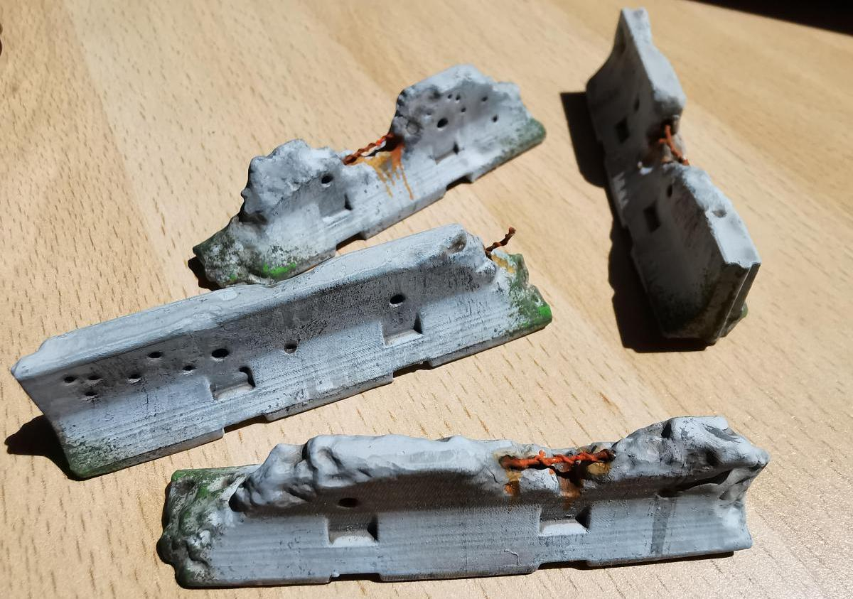  Beton-Straßenbarrieren oder "Jersey Barriers"