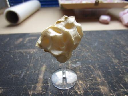 Jetzt wird mit offener Flamme vorsichtig abgefackelt.